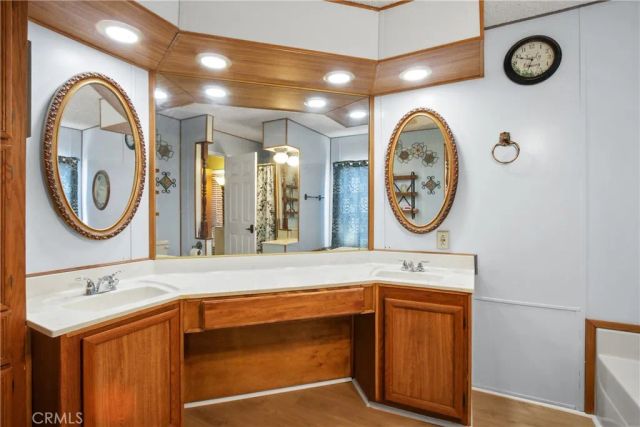 1300 W Menlo 217, Hemet, CA 92543