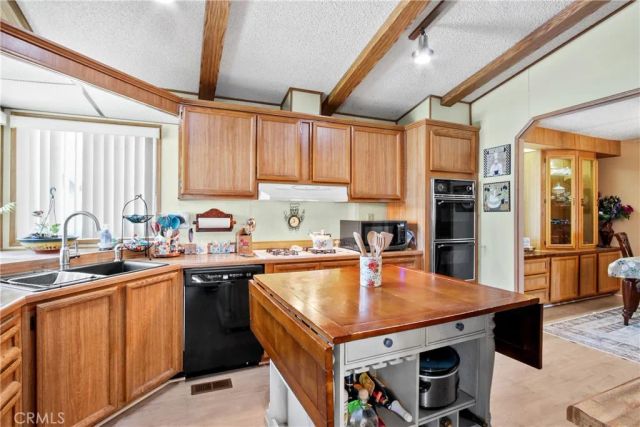 1300 W Menlo 217, Hemet, CA 92543