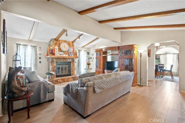 1300 W Menlo 217, Hemet, CA 92543