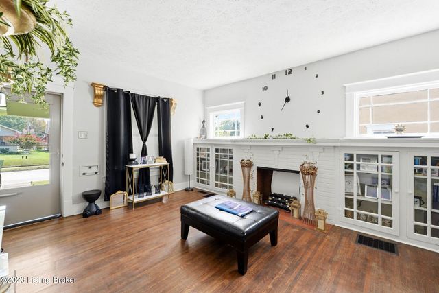 4608 S 3rd St, Louisville, KY 40214