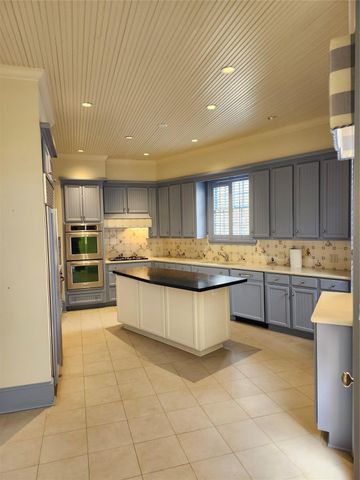 1 Pine Briar Circle, Houston, TX 77056