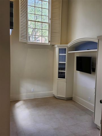 1 Pine Briar Circle, Houston, TX 77056