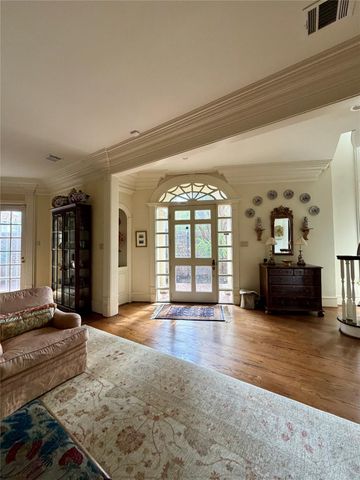 1 Pine Briar Circle, Houston, TX 77056