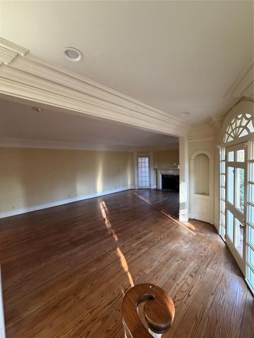 1 Pine Briar Circle, Houston, TX 77056