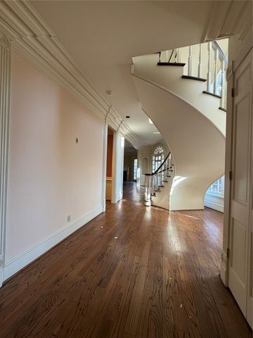 1 Pine Briar Circle, Houston, TX 77056