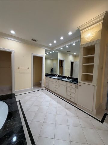 1 Pine Briar Circle, Houston, TX 77056