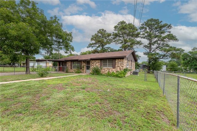 504 North Echols Street, Caldwell, TX 77836