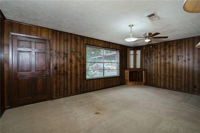 504 North Echols Street, Caldwell, TX 77836