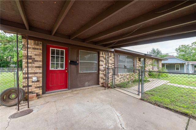 504 North Echols Street, Caldwell, TX 77836