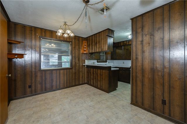 504 North Echols Street, Caldwell, TX 77836