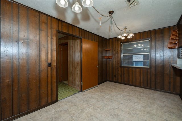 504 North Echols Street, Caldwell, TX 77836