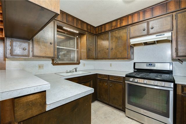 504 North Echols Street, Caldwell, TX 77836