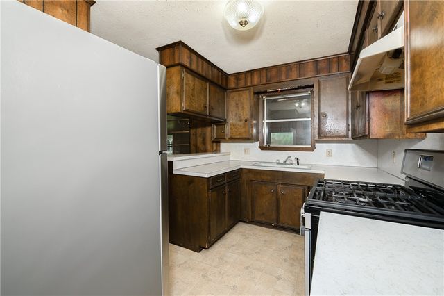 504 North Echols Street, Caldwell, TX 77836