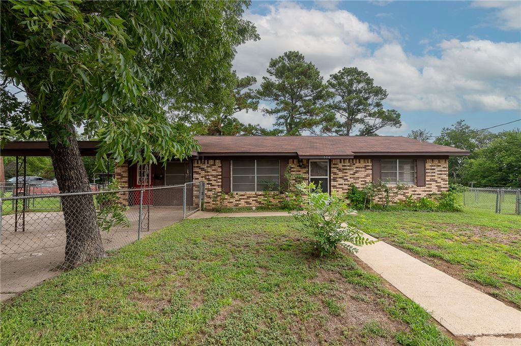 504 North Echols Street, Caldwell, TX 77836