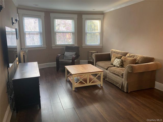 75 Lee Avenue, Rockville Centre, NY 11570
