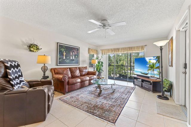 2732 SW Matheson Avenue 112-b2, Palm City, FL 34990