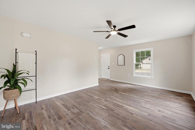 10 STANDISH CT, Charles Town, WV 25414