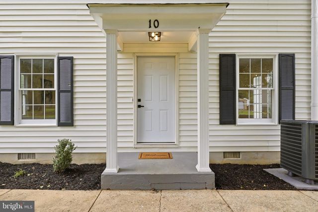 10 STANDISH CT, Charles Town, WV 25414