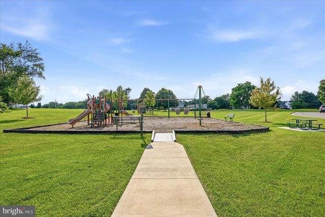10 STANDISH CT, Charles Town, WV 25414