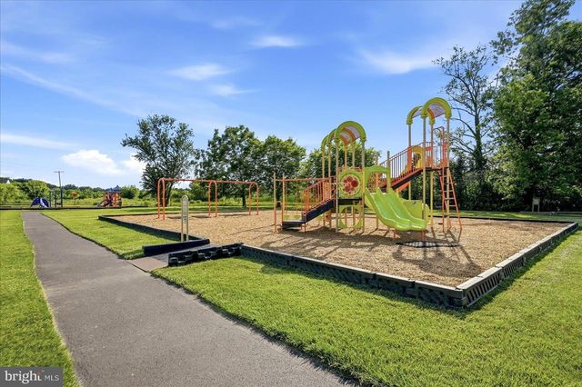 10 STANDISH CT, Charles Town, WV 25414