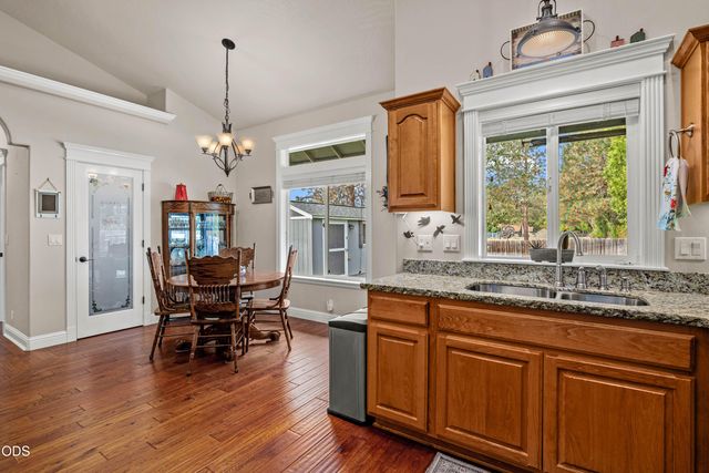 308 SW Hudson Lane, Grants Pass, OR 97526