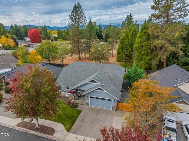 308 SW Hudson Lane, Grants Pass, OR 97526