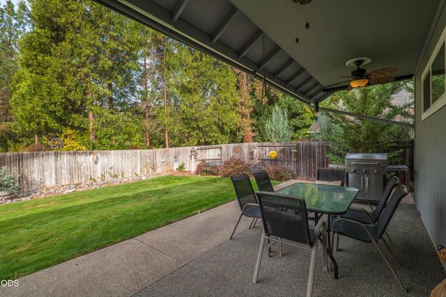 308 SW Hudson Lane, Grants Pass, OR 97526