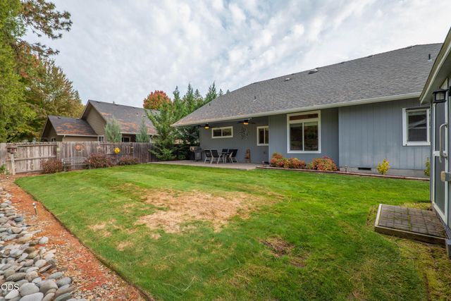 308 SW Hudson Lane, Grants Pass, OR 97526