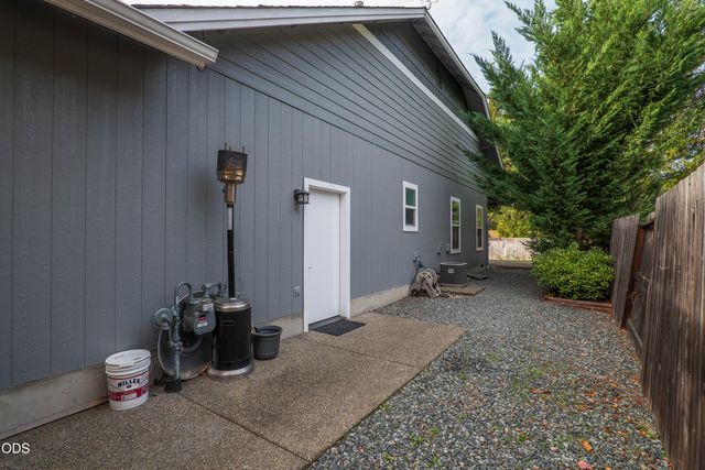 308 SW Hudson Lane, Grants Pass, OR 97526