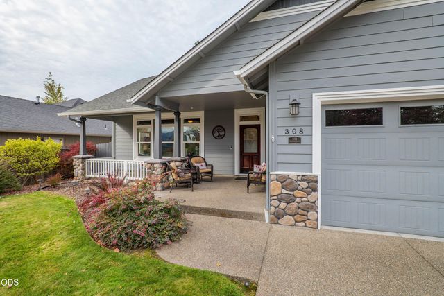 308 SW Hudson Lane, Grants Pass, OR 97526