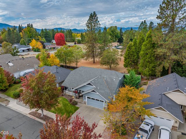 308 SW Hudson Lane, Grants Pass, OR 97526