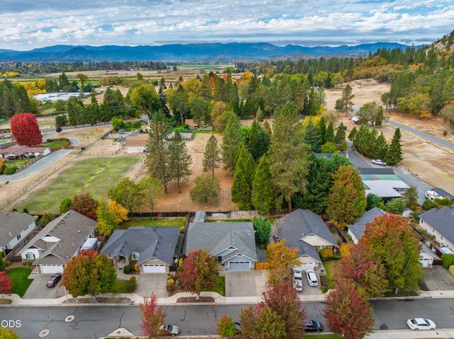 308 SW Hudson Lane, Grants Pass, OR 97526