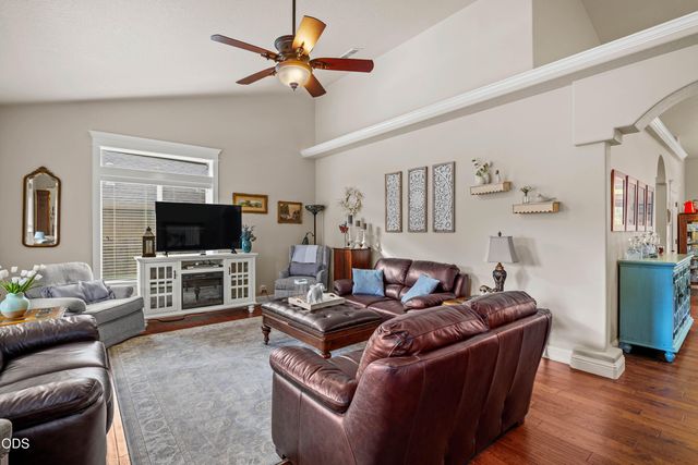 308 SW Hudson Lane, Grants Pass, OR 97526