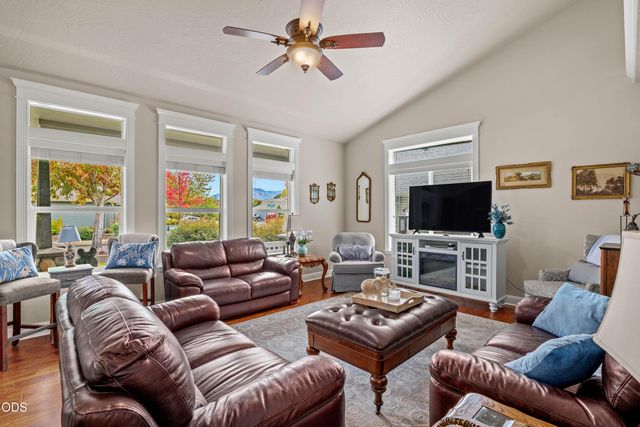 308 SW Hudson Lane, Grants Pass, OR 97526