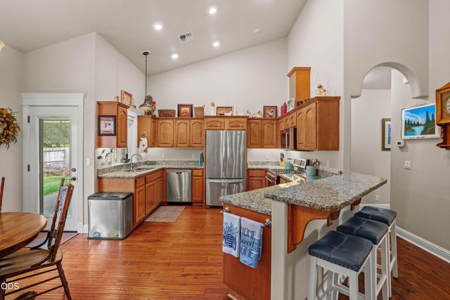 308 SW Hudson Lane, Grants Pass, OR 97526