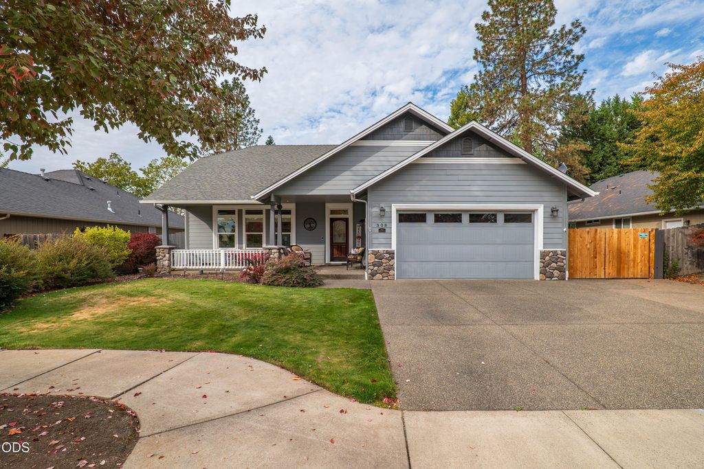 308 SW Hudson Lane, Grants Pass, OR 97526