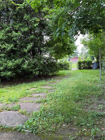 1807 Jenny Lind St, Mckeesport, PA 15132