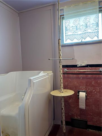 1807 Jenny Lind St, Mckeesport, PA 15132