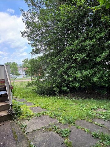 1807 Jenny Lind St, Mckeesport, PA 15132