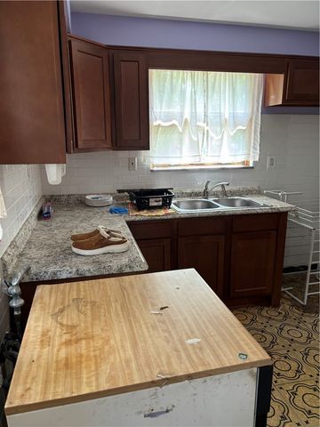 1807 Jenny Lind St, Mckeesport, PA 15132