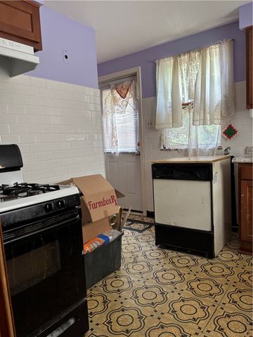 1807 Jenny Lind St, Mckeesport, PA 15132