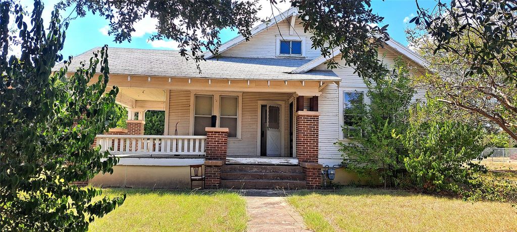 507 Sloan ST, Taylor, TX 76574