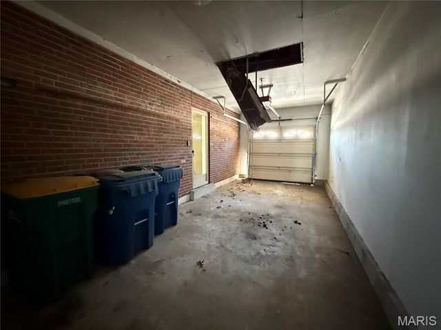 100 Florwood Court, St Louis, MO 63135