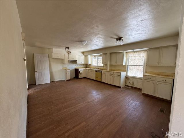 100 Florwood Court, St Louis, MO 63135