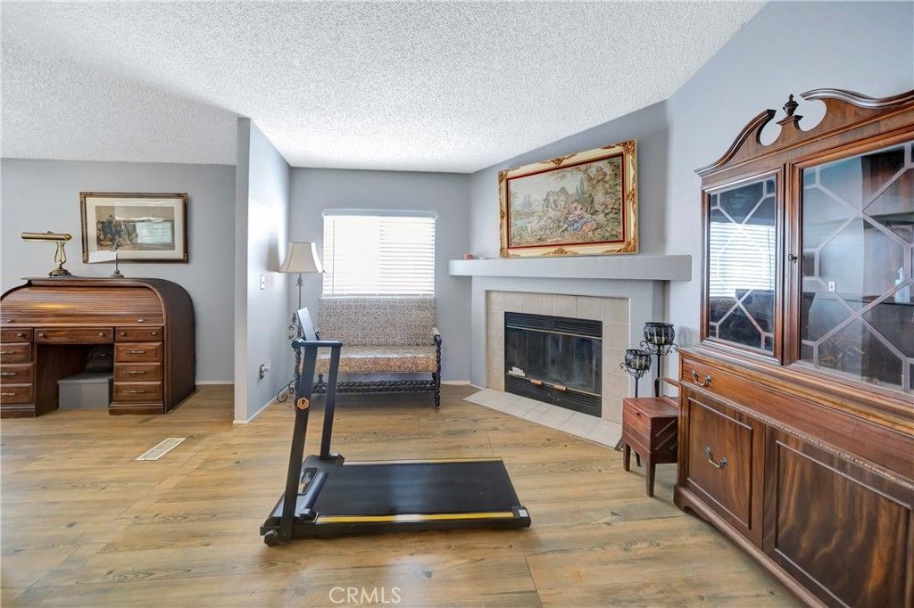 Image 12 of property listing at 27361 Sierra 23, Canyon Country, CA 91351