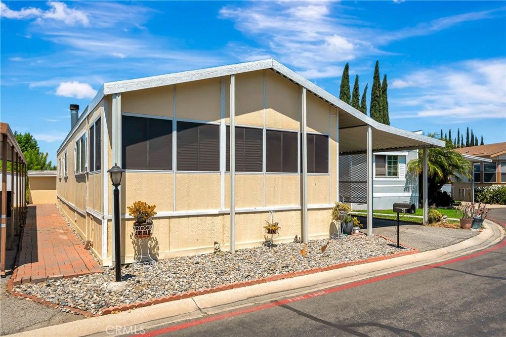 Image 3 of property listing at 27361 Sierra 23, Canyon Country, CA 91351