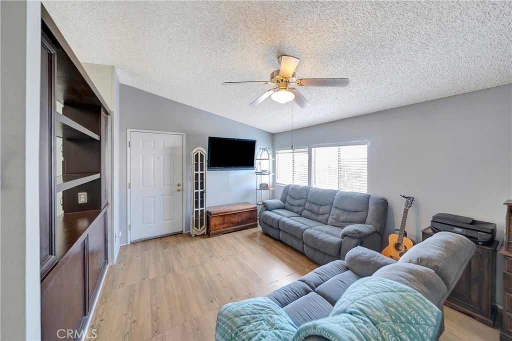 Image 7 of property listing at 27361 Sierra 23, Canyon Country, CA 91351