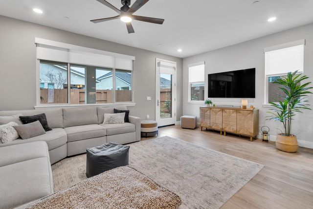 9067 Pomeroy Ln, El Dorado Hills, CA 95762