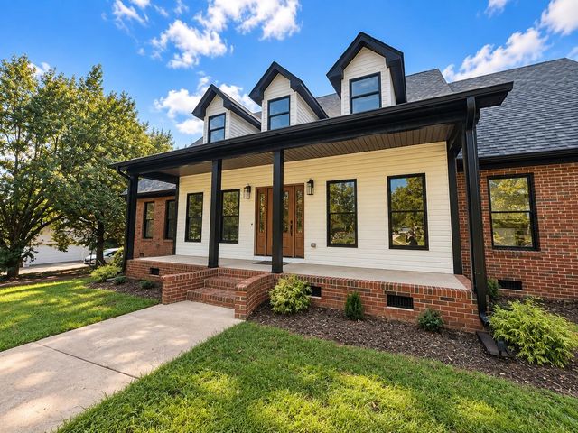 322 Indian Summer Lane, Boiling Springs, SC 29316