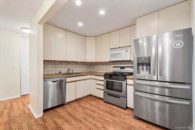 356 Central Park Avenue E10, Scarsdale, NY 10583